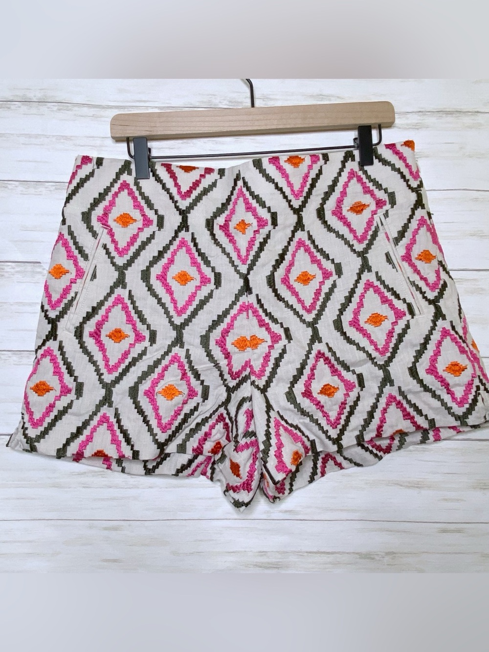 Loft Linen Shorts- Ikat Embroidered Diamond Size 12